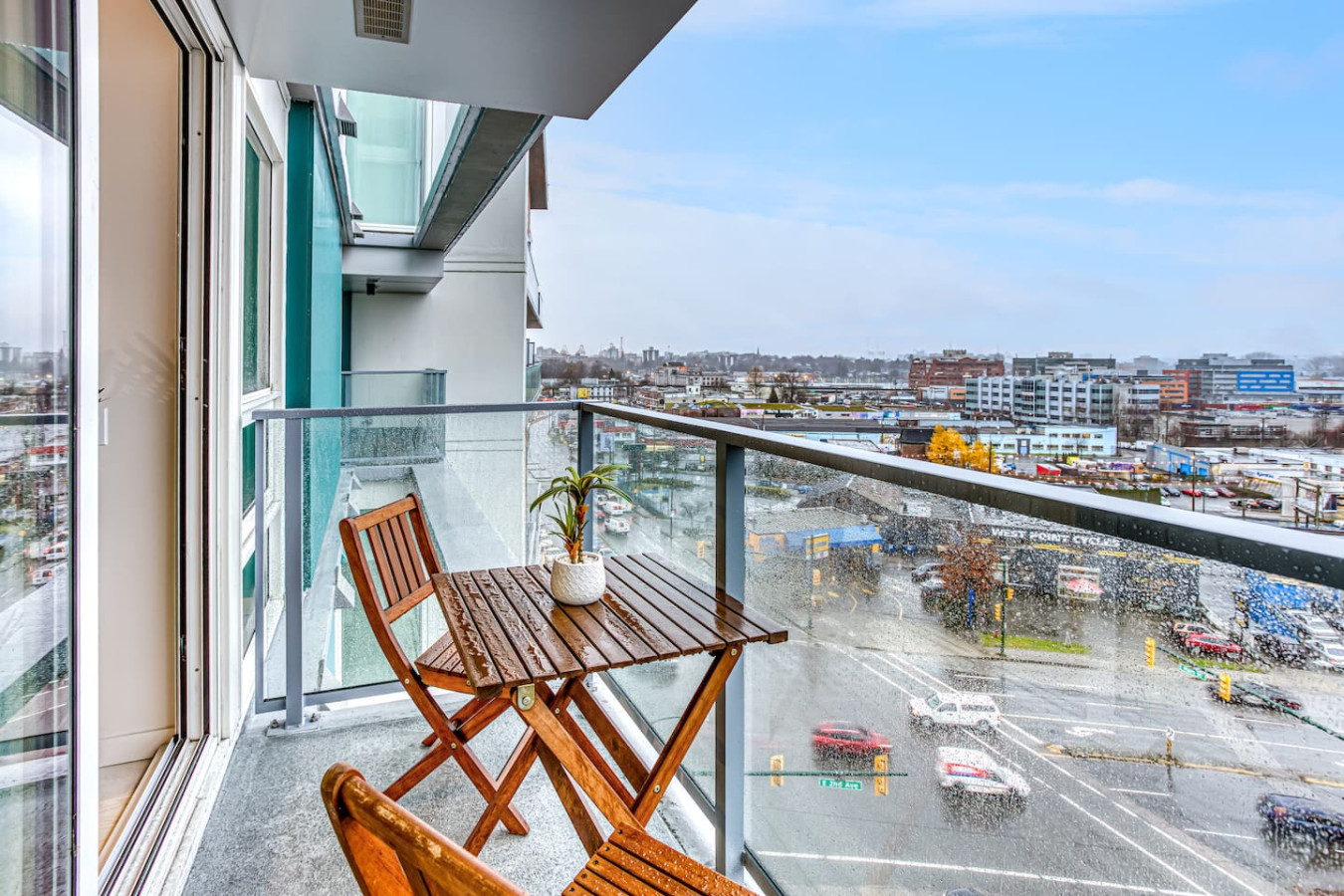 stunningly-stylish-ac-and-fireplace-wparking/