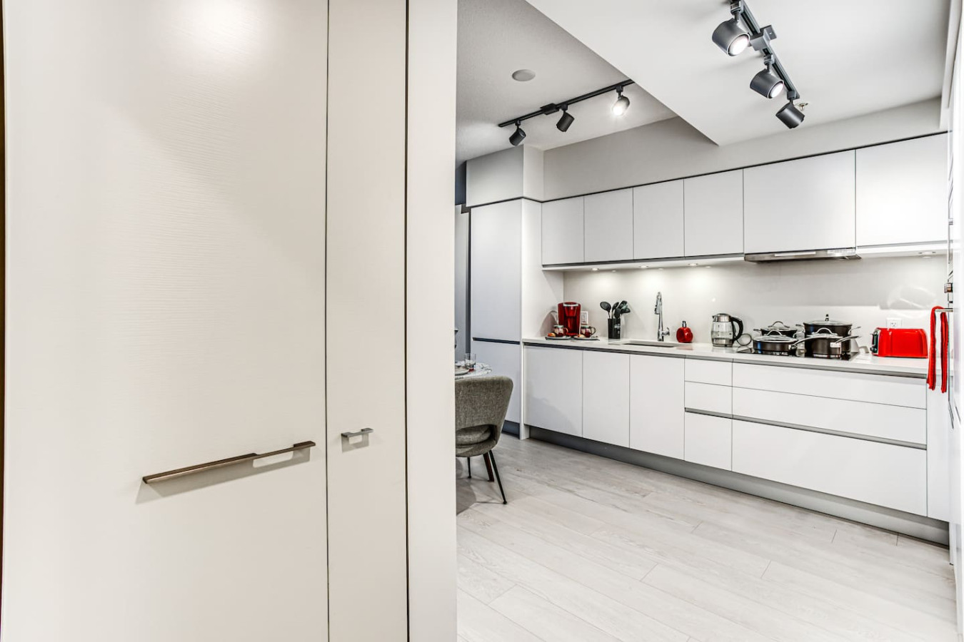 stunningly-stylish-ac-and-fireplace-wparking/