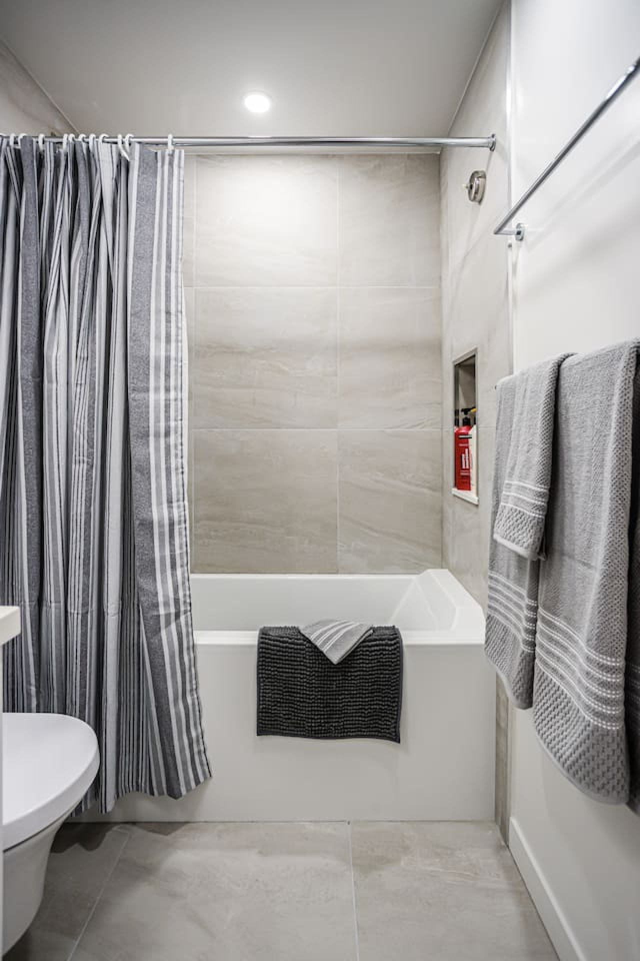 stunningly-stylish-ac-and-fireplace-wparking/