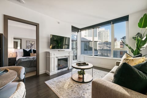 Luxury Oceanview Condo | AC | 3 Beds | Parking