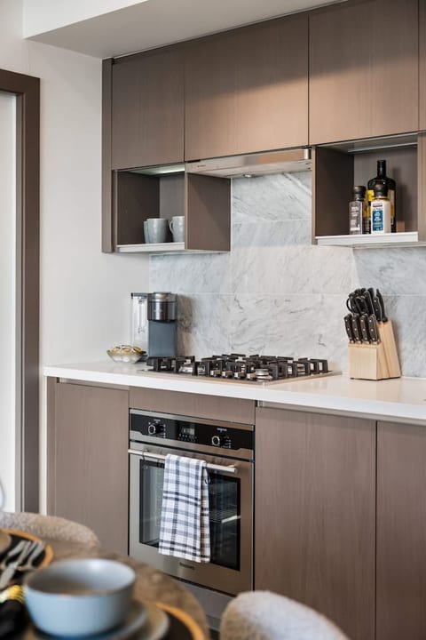 Luxury Oceanview Condo | AC | 3 Beds | Parking
