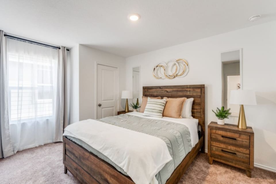 Spacious 4-Bedroom Oasis in NB - New Braunfels