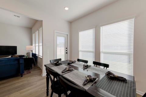 Specious 4 Bedroom Home in Troy