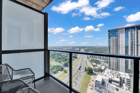 Austin Downtown Highrise Sleep 4