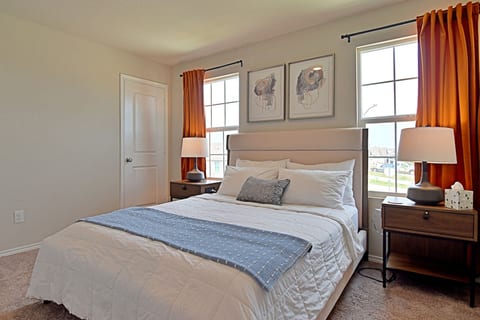Spacious 4B Home In Converse