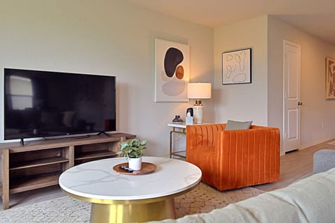 Spacious 4B Home In Converse