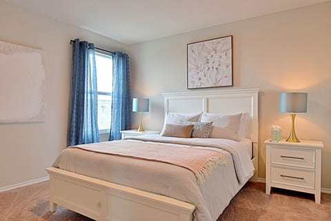 Spacious 4B Home In Converse