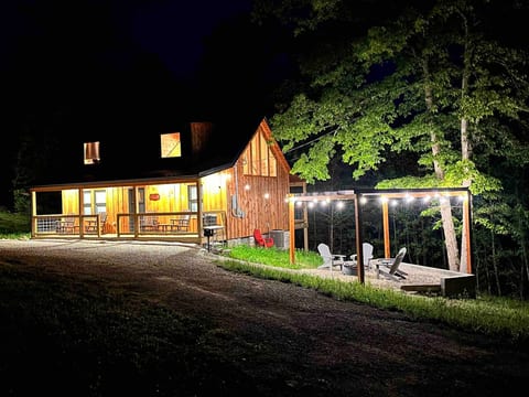 Luxury 5 Cabins in Red River Gorge Hot Tubs, Wi-Fi