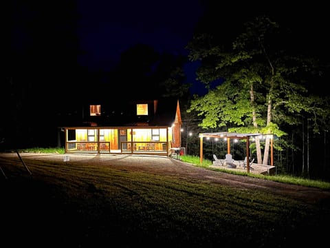 Luxury 5 Cabins in Red River Gorge Hot Tubs, Wi-Fi