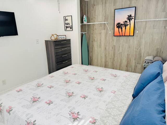 Modern Poolside 1BR/1BA. Near beach - Wilton Manors