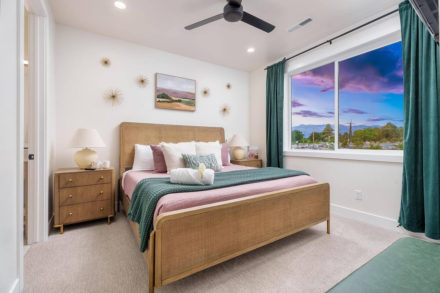 Elegant Retreat Near Zion – Spacious & Luxurious