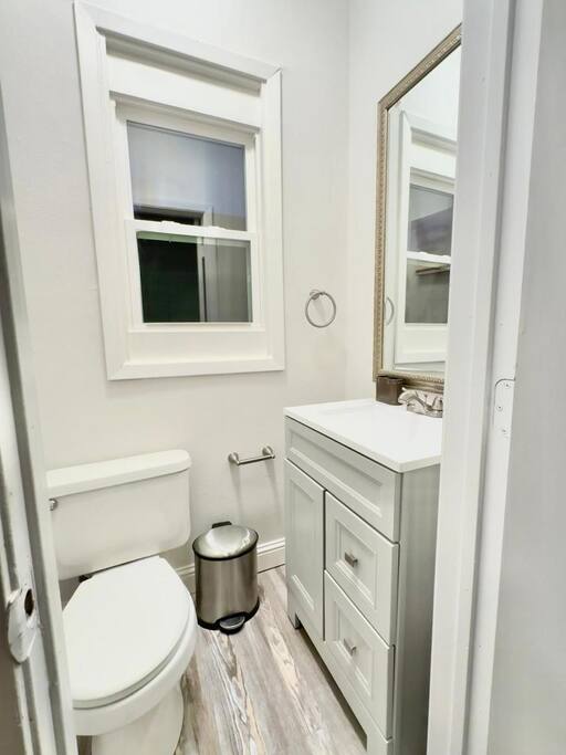 Charming Family Home Near Downtown & Zoo | 4BR 2BT