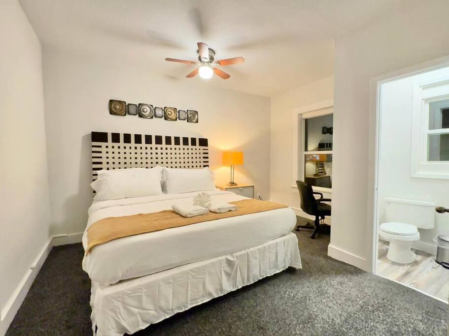 Charming Family Home Near Downtown & Zoo | 4BR 2BT
