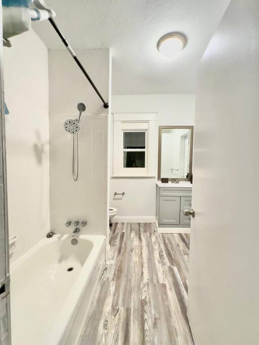 Charming Family Home Near Downtown & Zoo | 4BR 2BT