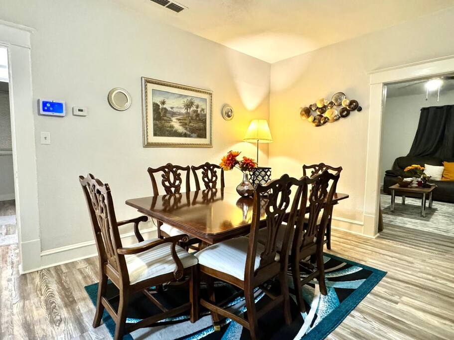 Charming Family Home Near Downtown & Zoo | 4BR 2BT