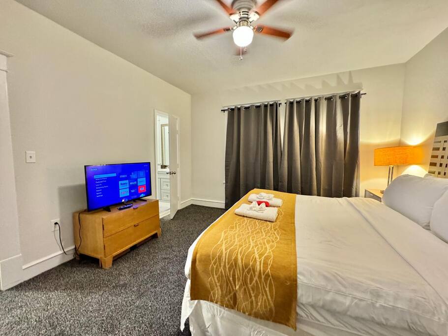 Charming Family Home Near Downtown & Zoo | 4BR 2BT