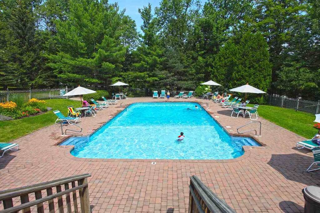 6BD 3BA | Mount Snow VT | Ski-Back Trail | Shuttle