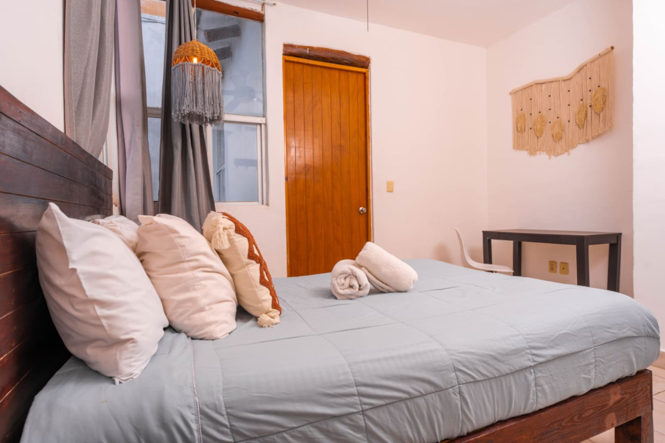 lovely-1br-penthouse-or-private-pool-and-fast-wi-fi/