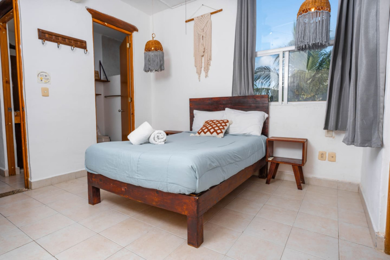 lovely-1br-penthouse-or-private-pool-and-fast-wi-fi/