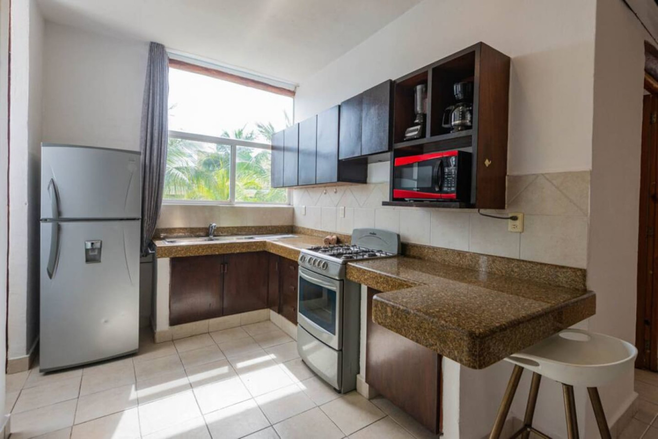 lovely-1br-penthouse-or-private-pool-and-fast-wi-fi/