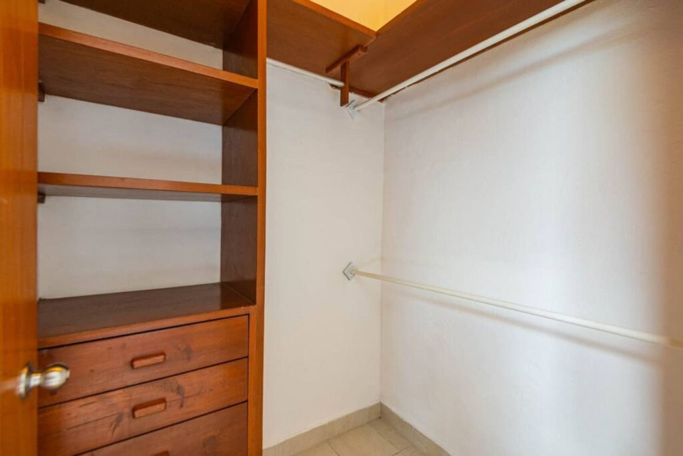 lovely-1br-penthouse-or-private-pool-and-fast-wi-fi/