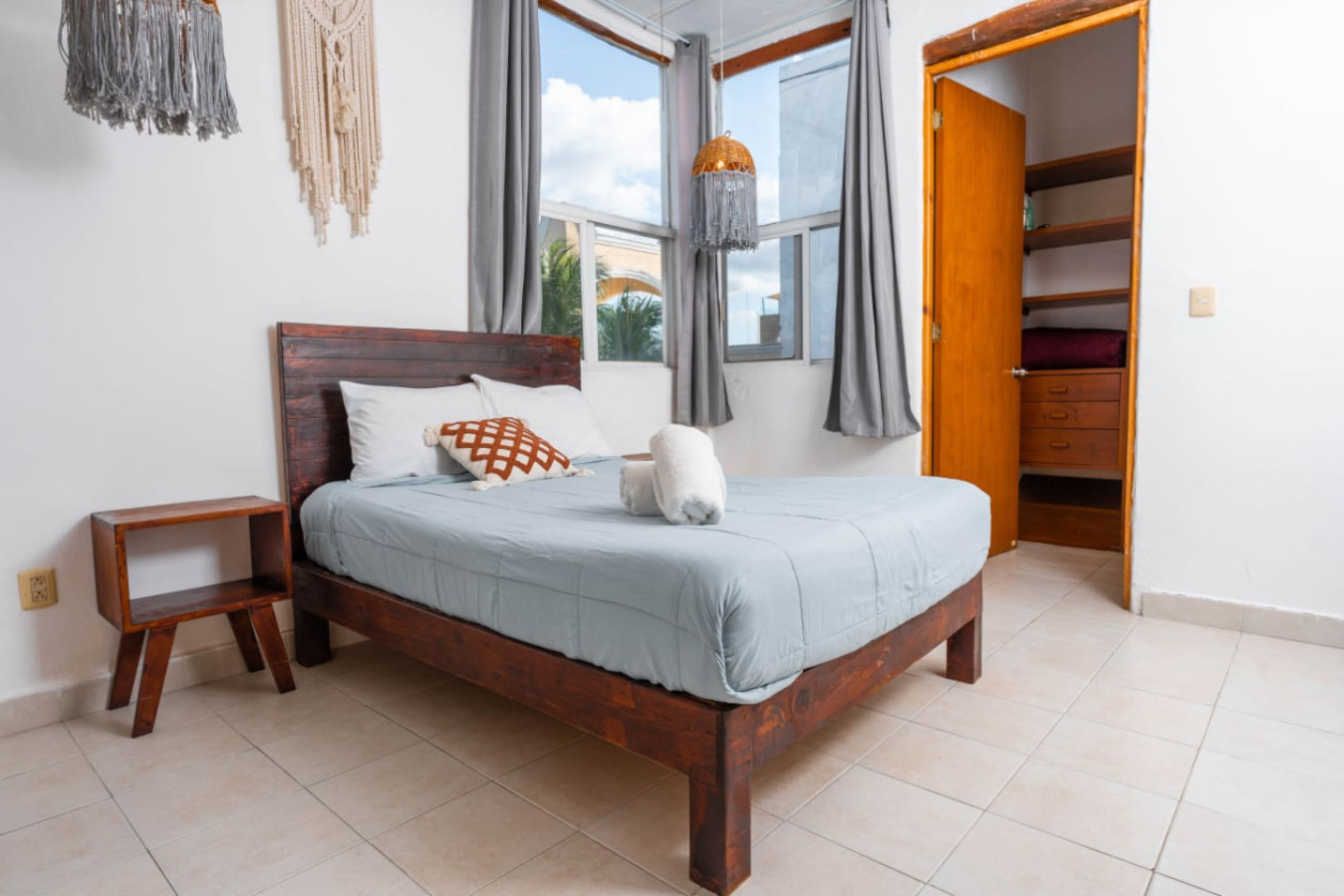 lovely-1br-penthouse-or-private-pool-and-fast-wi-fi/