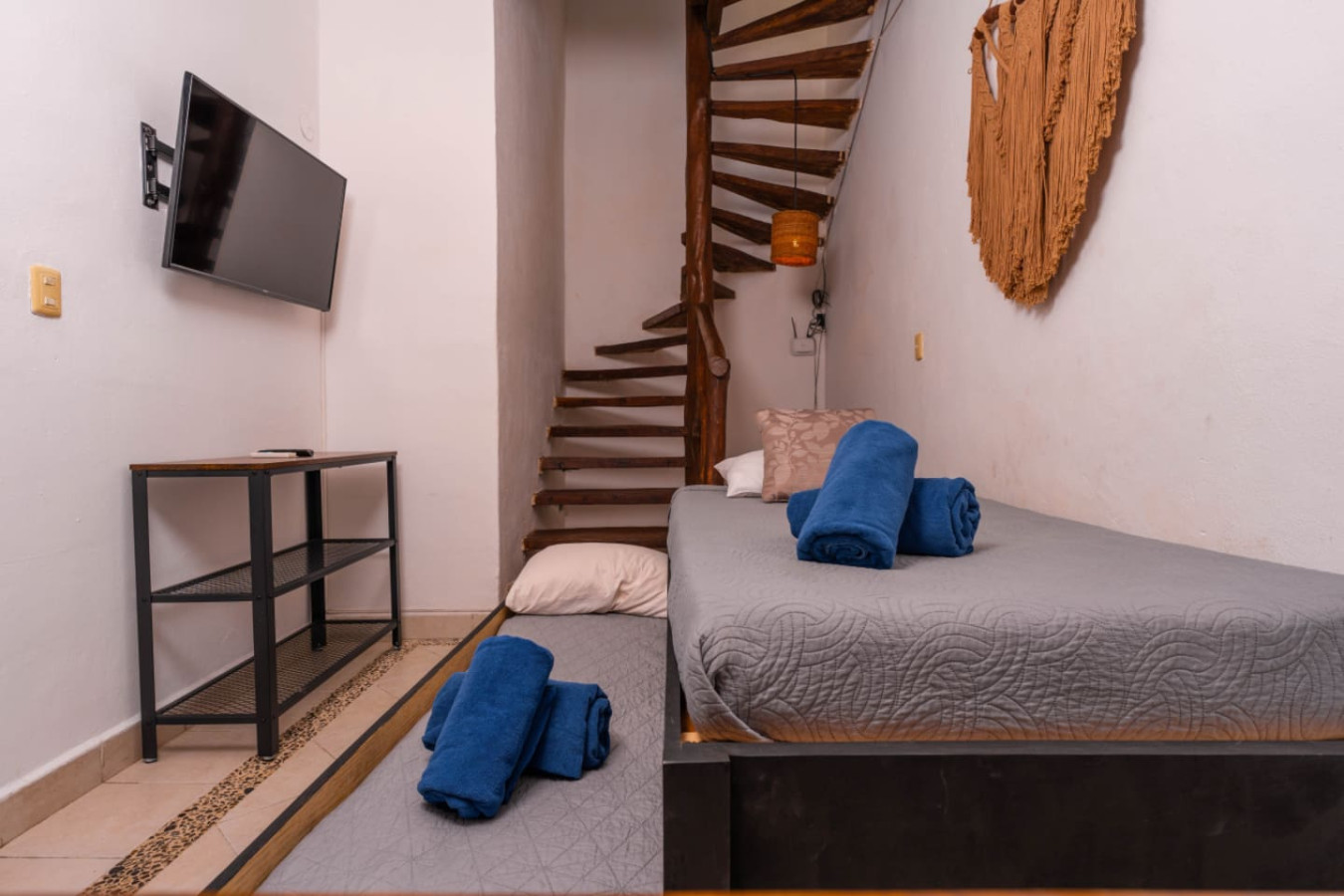 lovely-1br-penthouse-or-private-pool-and-fast-wi-fi/