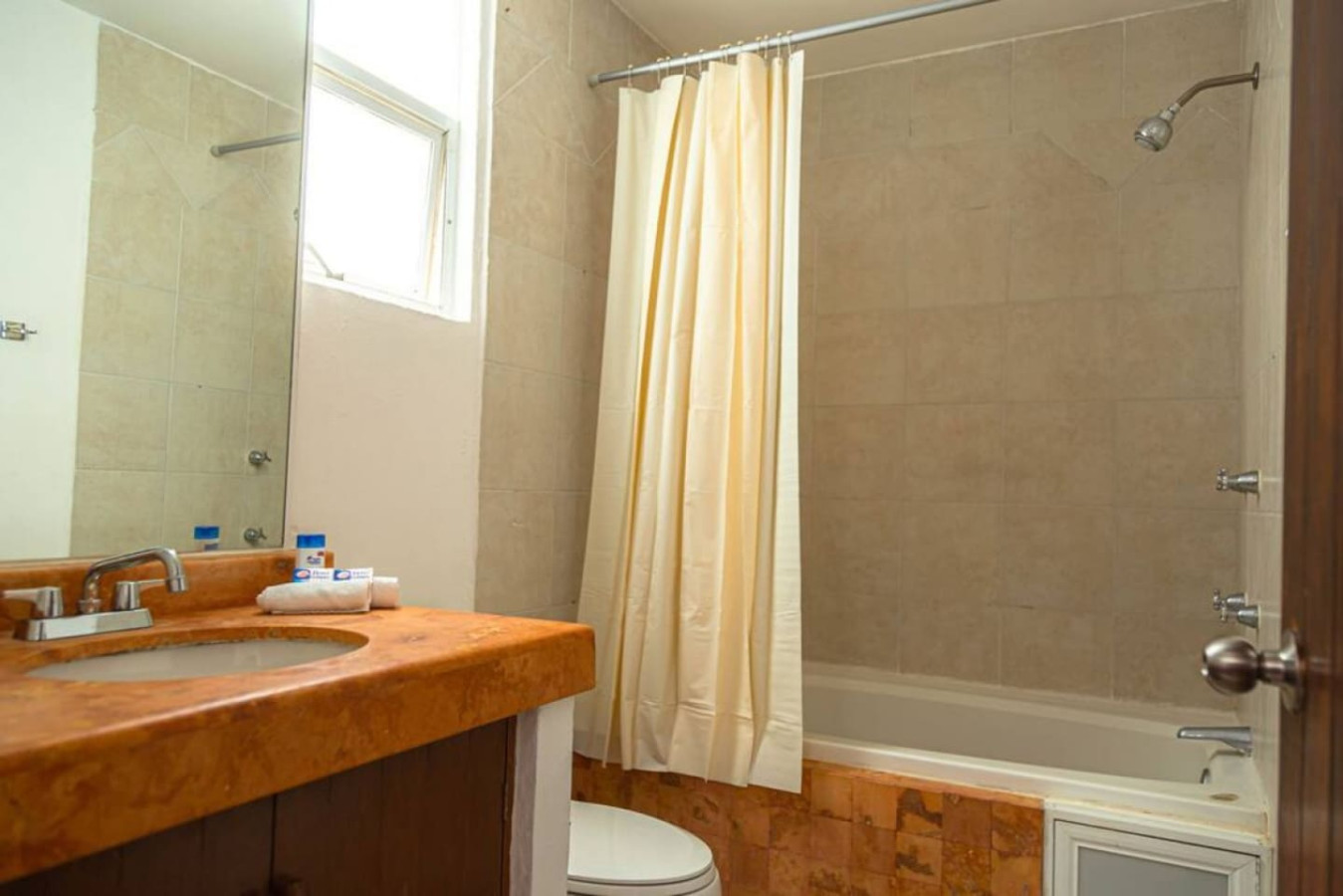 luxury-oasis:-stylish-2br-retreat-in-playa/