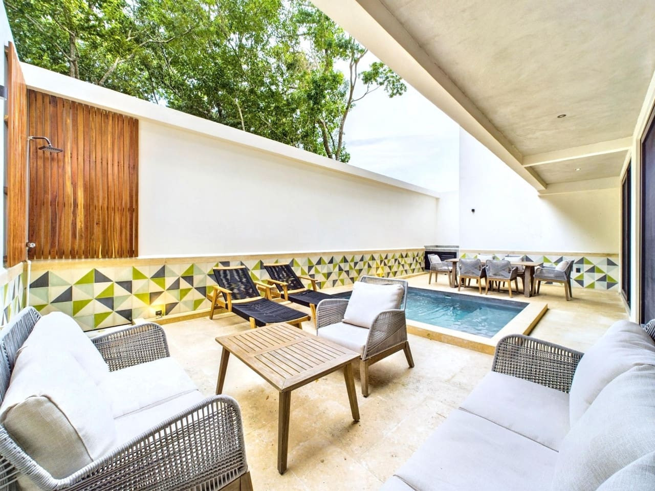 A welcoming outside lounging area is available for our guests during their stay. This space is totally private for you during your stay, guaranteed fun times for you whilst staying in Tulum. You will enjoy the privacy this space has to offer.
