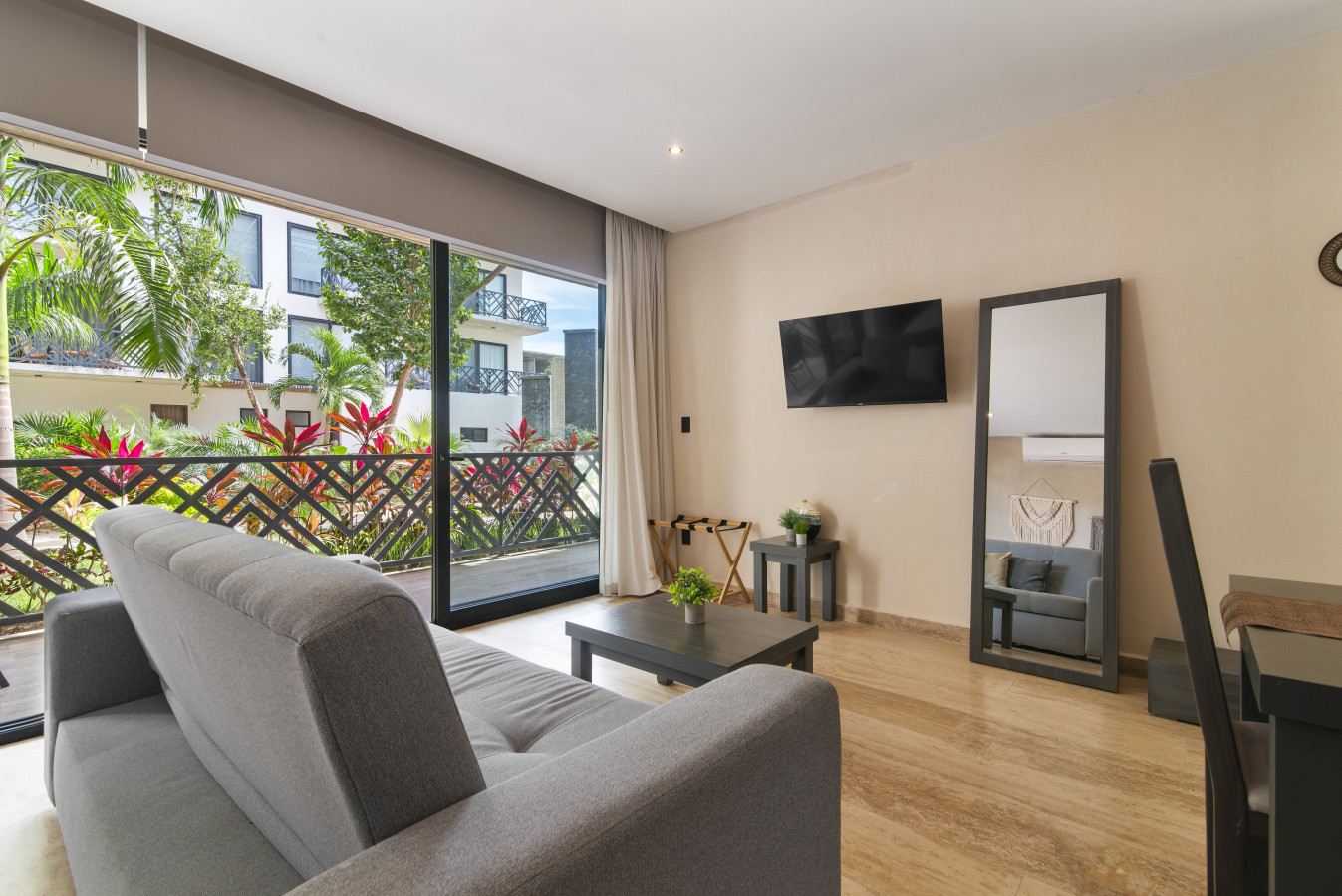 palais-q104-by-luwii-stays/