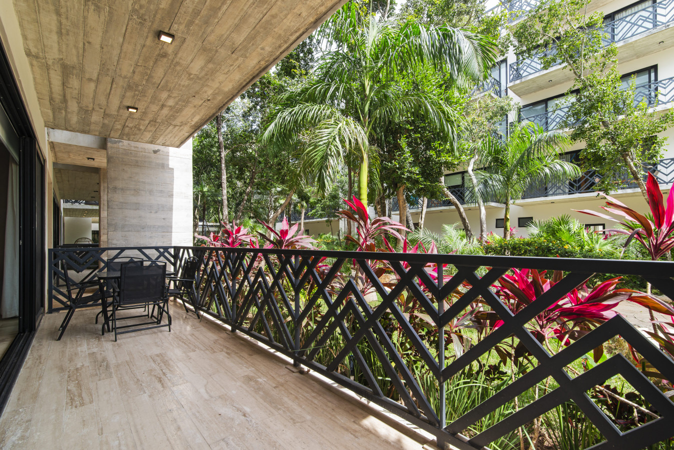 palais-q104-by-luwii-stays/