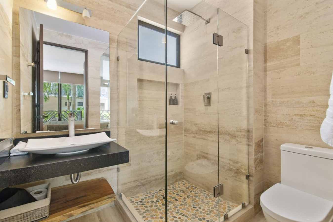 palais-q102-by-luwii-stays/