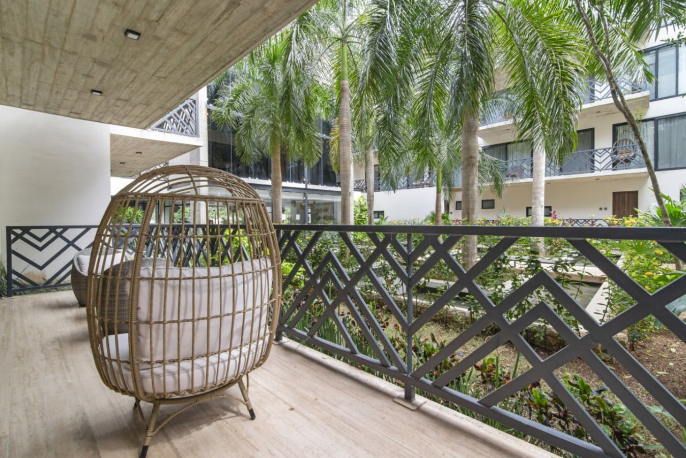 palais-q102-by-luwii-stays/