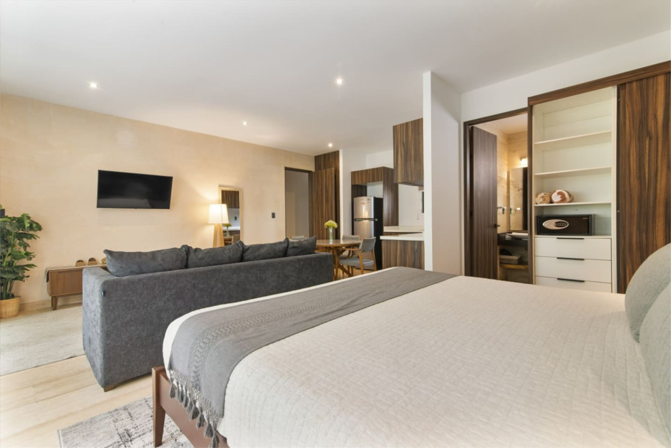 palais-q102-by-luwii-stays/