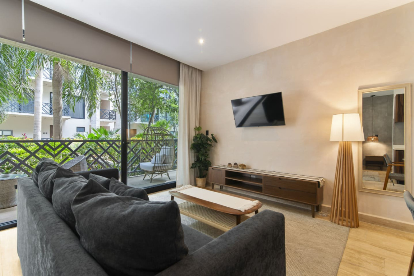 palais-q102-by-luwii-stays/