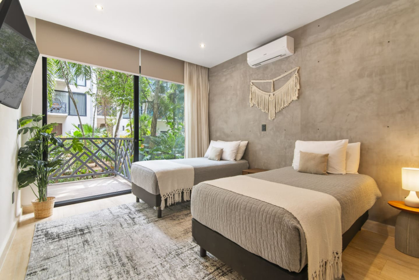 palais-q102-by-luwii-stays/