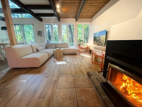 Chalet Le Renard-Oasis of Nature with Hot Tub
