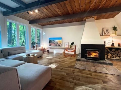 Chalet Le Renard-Oasis of Nature with Hot Tub
