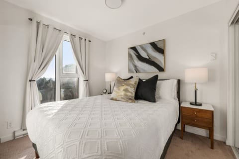 Stylish Close To Downtown Vancouver - 2beds