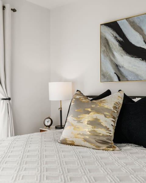 Stylish Close To Downtown Vancouver - 2beds