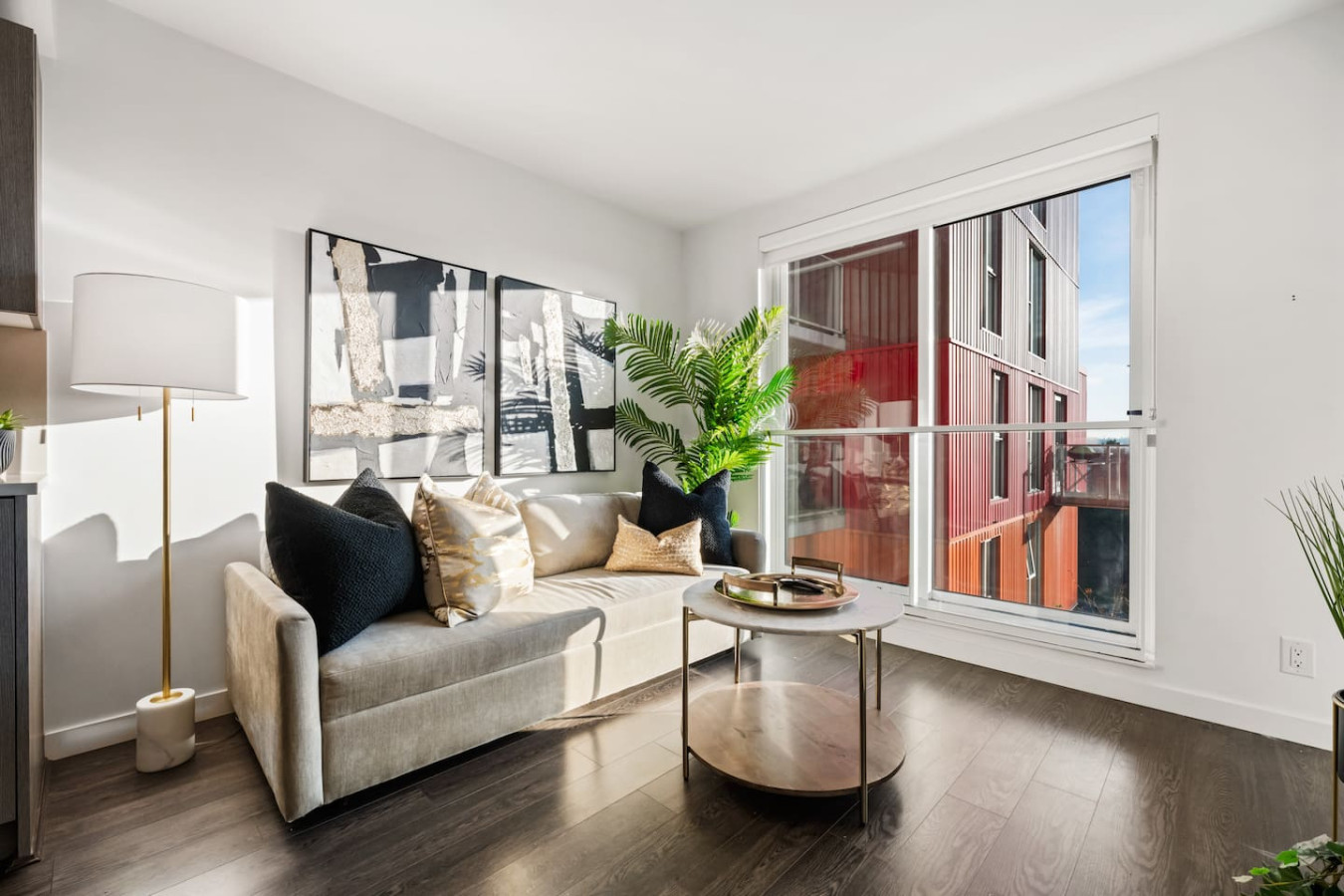 Stylish Close To Downtown Vancouver - 2beds