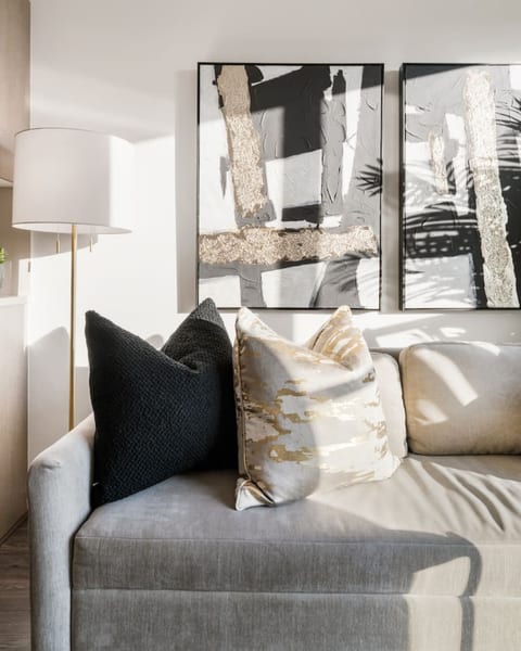 Stylish Close To Downtown Vancouver - 2beds