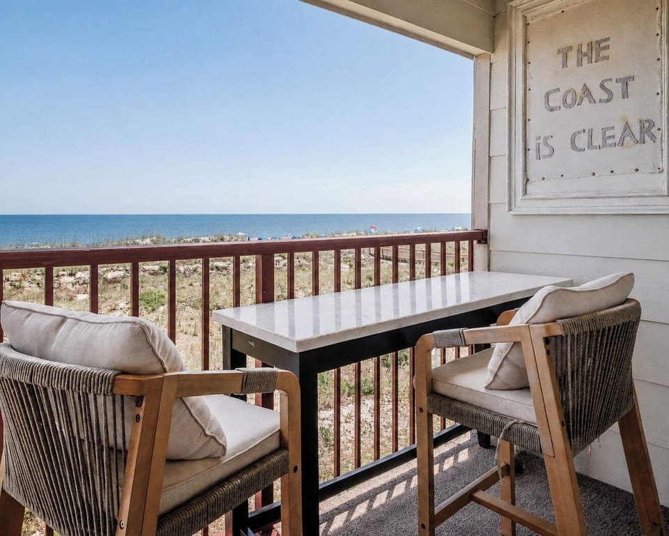 Luxury Balcony..steps to beach