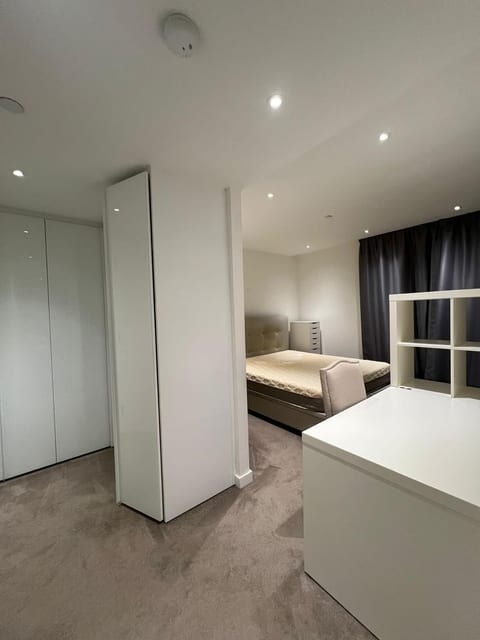 2 Bed / 2 bathroom East London close to the city