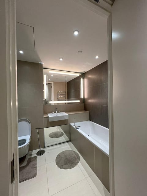 2 Bed / 2 bathroom East London close to the city