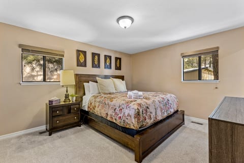 The Pima House, 4 BR Home in Flagstaff