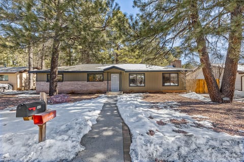 The Pima House, 4 BR Home in Flagstaff