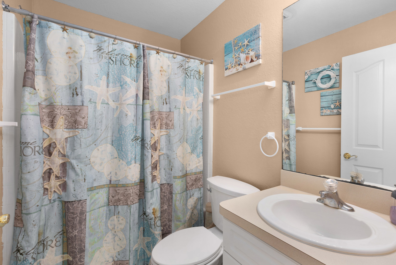 3BR Home with Pool & Parking, Solar Power - Venice