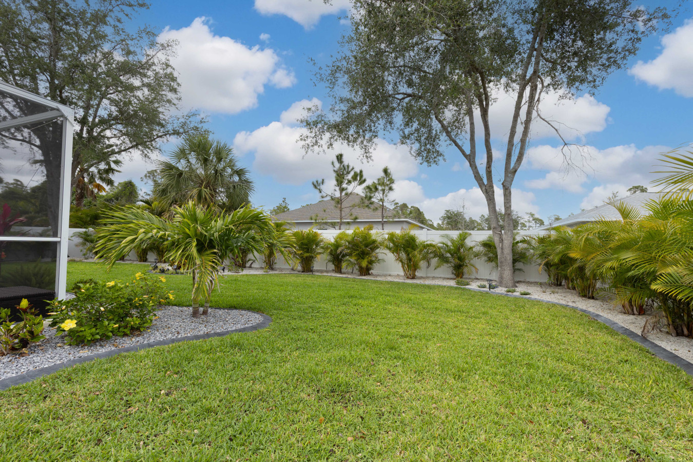 3BR Home with Pool & Parking, Solar Power - Venice