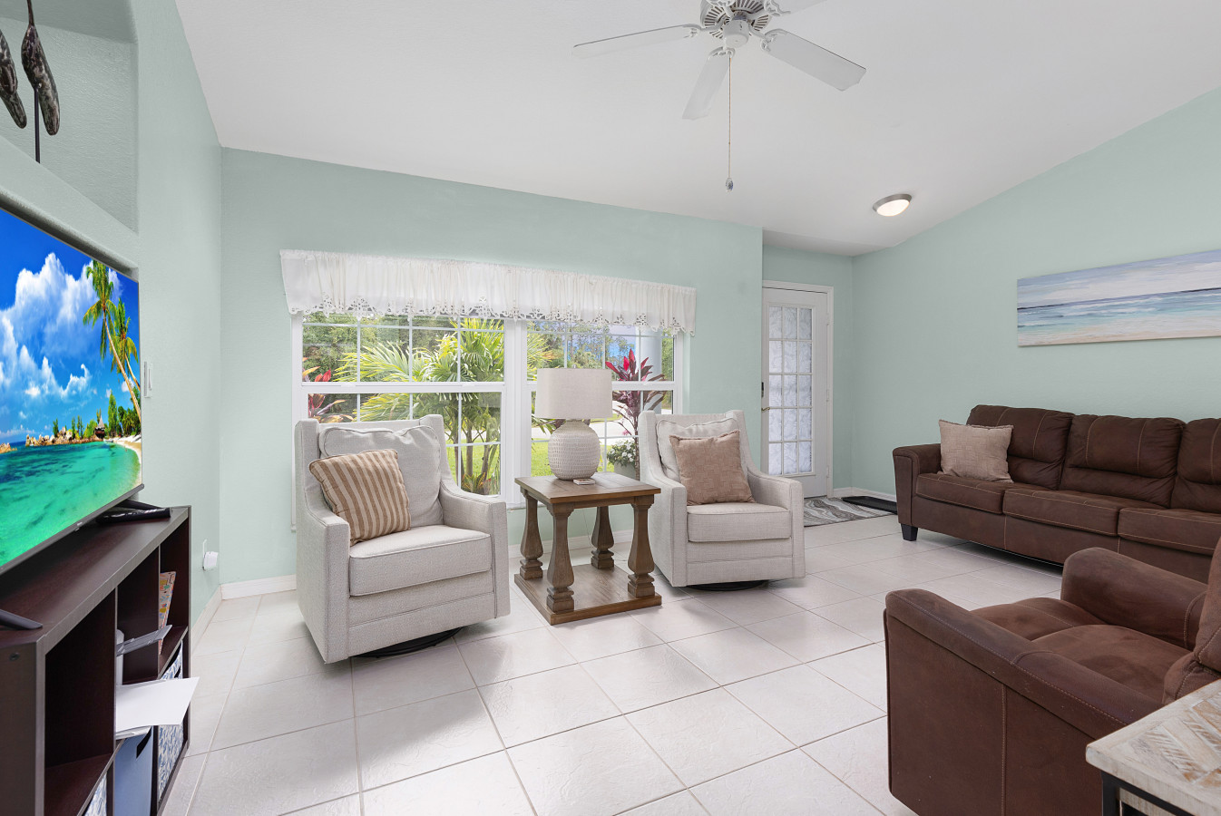 3BR Home with Pool & Parking, Solar Power - Venice